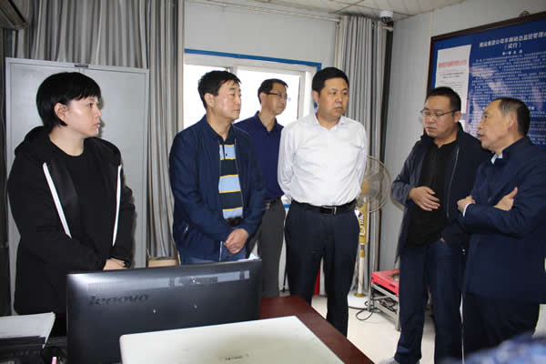 市交通運輸局黨組副書記、市運管局局長何濤一行到隴運集團公司檢查國慶節(jié)前安全生產(chǎn)工作