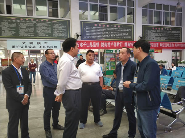 市交通運輸局黨組副書記、市運管局局長何濤一行到隴運集團公司檢查國慶節(jié)前安全生產(chǎn)工作