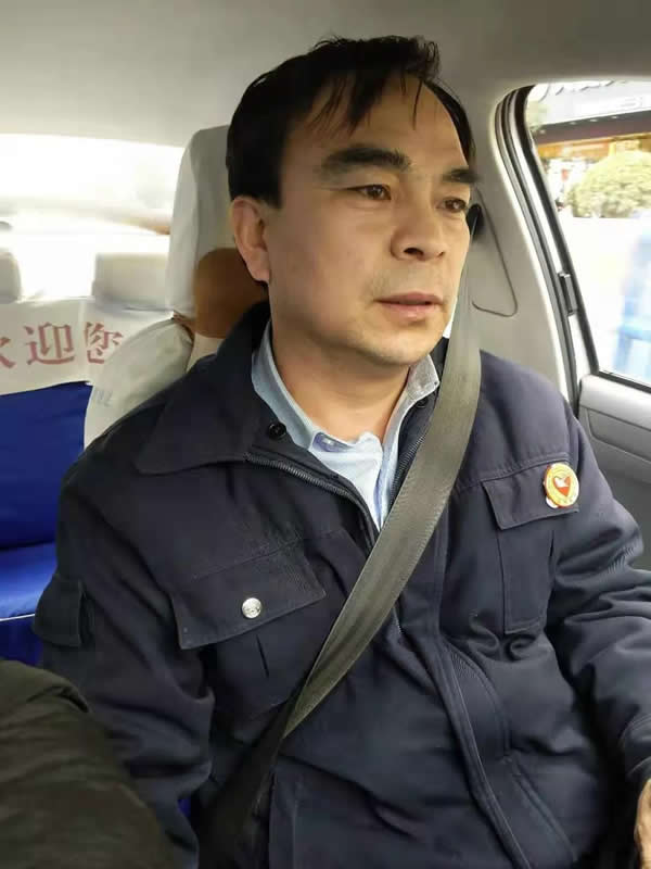 【拾金不昧】為隴運集團潤祥出租車公司駕駛員“王劉德”點贊?。? onmousewheel=