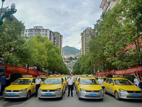 “愛(ài)心送考、奉獻(xiàn)社會(huì)”---隴運(yùn)集團(tuán)在行動(dòng)