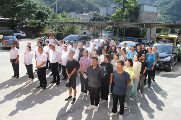 市總工會深入隴運(yùn)集團(tuán)公司開展“送清涼暨防汛救災(zāi)”慰問活動